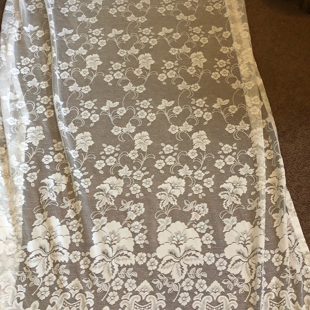 White lace certains
